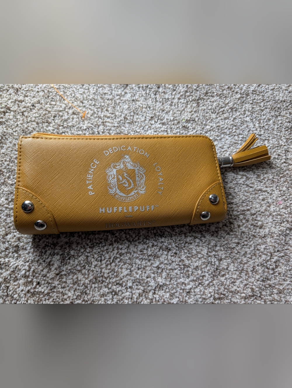 Harry Potter Hufflepuff Wallet Yellow Faux Leather Hogwarts Zip Wallet Tassel - Picture 2 of 6
